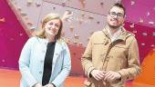 JÓVENES. Pilar Lara y Diego Cano, en el Rocódromo del pabellón polideportivo.