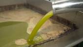 DE ARCHIVO. Proceso de producción de aceite de oliva virgen extra en la empresa Alcalá Oliva, situada en el municipio de Alcalá la Real.
