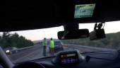 GUARDIA CIVIL. Foto de Archivos de dos agentes desde el coche patrulla.