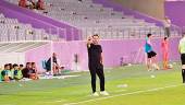 Fajardo da instrucciones en La Victoria en el partido ante el Ejido de pretemporada. / Juande Ortiz. 