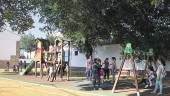 INFRAESTRUCTURAS. Vecinos de Santa Eulalia disfrutan del parque infantil y lúdico.