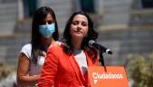 La presidenta de Ciudadanos, Inés Arrimadas, con la vicealcaldesa de Madrid, Begoña Villacís, de fondo.