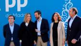 JUNTOS. El alcalde de Madrid, José Luis Martínez; la esposa de Pablo Casado, Isabel Torresel, junto a él; la presidenta de la Comunidad de Madrid, Isabel Díaz Ayuso y el presidente del Partido Popular (PP) en Madrid, Pío García-Escudero, en la tradicional comida de Navidad de la formación.