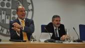El rector de la UJA, Nicolás Ruiz, junto al gerente de la institución universitaria, Alfonso Cruz. / F. Gaitán / Diario JAÉN.