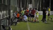 Consolación. Jugadores de El Ejido 2012 consuelan a los del Real Jaén al acabar el encuentro.