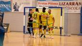 Jugadores del Jaén FS abrazan a Bingyoba, autor del 0-1.