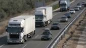 Tráfico más intenso de lo habitual en la autovía A-44 dirección Granada durante una Operación Salida. / Agustín Muñoz / Diario JAÉN. 