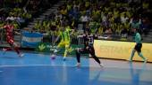 Power, en un mano a mano con Henrique durante el partido. / Jaén FS.