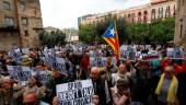 PANCARTAS. Activistas por la independencia de Cataluña protestan en las calles de Barcelona. 