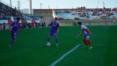 JUGADA. Raúl García controla el balón en el partido en Algeciras.