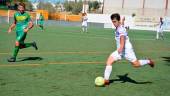 JUGADA. Ortuño progresa con el balón en el partido disputado en Mancha Real.