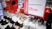 Imagen de archivo de zapatos rebajados en El Corte Inglés. / Eduardo Parra / Europa Press.