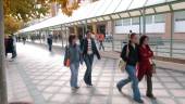 Alumnas en el campus de Las Lagunillas.