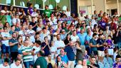 Aficionados del Real Jaén aplauden en un partido en el Estadio de La Victoria de esta temporada. / Juande Ortiz.