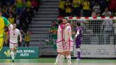 Chino celebra uno de sus tres goles con Pablo del Moral. / MA Corbella. 