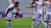 ALEGRÍA. Fran Hernández se dirige a Marcelo para celebrar el primer gol ante El Palo.