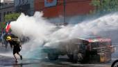 VALPARAÍSO. Cañones de agua contra los manifestantes.