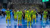 Los jugadores del Jaén Paraíso Interior celebran el título en el Palacio de los Deportes de Granada. Monti. / Jaén Paraíso Interior. 
