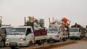 IDLIB. Los camiones llevan pertenencias de personas que huyen.