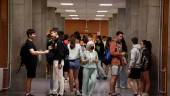Jóvenes estudiantes antes de realizar la prueba de acceso a la Universidad. / Archivo Europa Press.