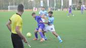 Dani Perejón controla el balón ante un rival de El Ejido 1969 en Marbella el 25 de julio de 2020. / Diario JAÉN