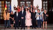 JUNTOS. Los Reyes reciben en audiencia a representantes de la sociedad civil cubana en la Embajada de España.