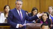 Juan Espadas interpela a Juanma Moreno, este jueves. / Joaquín Corchero / Europa Press.