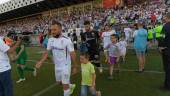 compromiso. José Cervera accede al campo de La Victoria en el partido contra el Racinf de Ferrol.