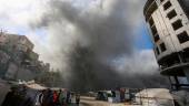 Columna de humo tras el derribo de un edificio en la ciudad de Gaza. Archivo.