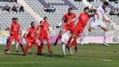 DERROTA. El Real Jaén perdió contra el Torreperogil y sigue fuera de los puestos de las eliminatorias de ascenso.