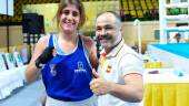 TRABAJO. La jiennense Marta López del Árbol, junto al seleccionador nacional de boxeo Carlos Lozano.