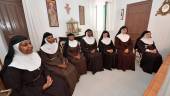 CLAUSURA. La comunidad de las hermanas clarisas franciscanas observan la firma de los convenios.