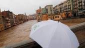 EFECTOS. Ríos desbordados o al límite de su cauce natural, mar embravecida con olas gigantescas y nevadas como se conocían en muchos lugares cubriendo calles y viviendas en las comunidades del este peninsular. Estos fueron los duros efectos de la borrasca antes de dejar España.