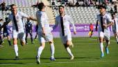 Jugadores del Real Jaén celebran un gol ante el Marbella en La Victoria / Juande Ortiz.