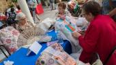 TRADICIÓN. Un grupo de encajeras realizando labor durante el Encuentro Nacional Ciudad de Úbeda.