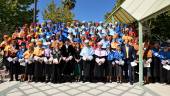 REUNIÓN. Foto de familia de los nuevos doctores, decanos de las facultades y autoridades en el Campus de Las Lagunillas.