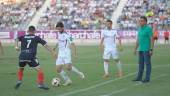 PARTIDO. Germán Crespo observa como Alberto Heras realiza una jugada en el partido con el Algeciras.