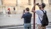 Grupo de turistas en la Plaza de Santa María, en la capital. / Diario JAÉN. 
