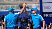 Jon Rahm y Nocolai Hojgaard celebran su triunfo en el partido de ‘foursome’. / Fabrizio Carabelli / Levemedia / AFP7 / Europa Press.