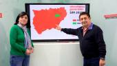 MAPA. Paqui Medina y Francisco Reyes, en la sede provincial del PSOE.