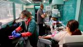 Malagueños donando sangre en previsión de las necesidades surgidas tras el grave accidente ferroviario de Adamuz. / Álex Zea / Europa Press. 
