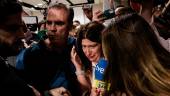 Javier Pérez Dolset junto a Leire Díez tras la comparecencia de la exmilitante socialista en Madrid. / Europa Press.