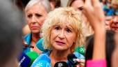 La presidenta de (Amama), Ángela Claverol, atiende a los medios tras registrar una denuncia contra la Junta de Andalucía. / Francisco J. Olmo / Europa Press.