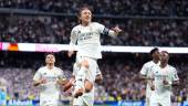 Luka Modric celebra un gol junto a sus compañeros en el Santiago Bernabéu. / Europa Press. 