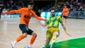 Alan Brandi defiende una jugada en el partido de la Copa del Rey ante el Palma Futsal. Monti / Jaén FS.