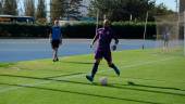 Espín controla el balón durante el encuentro ante el Almería B. / Real Jaén SAD.