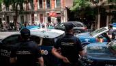 Agentes de Policía Nacional frente a la sede del PSOE de la calle Ferraz, a 20 de junio de 2025. / Diego Radamés / Europa Press. 