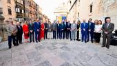 Foto de familia de las autoridades asistentes a la presentación de la Memoria Anual de la Fundación Caja Rural de Jaén 2024. / Álex Gómez / Diario JAÉN. 