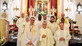 ESTRENO. Jesús Ureña, a la izquierda en primera fila, junto a los sacerdotes que le acompañaron.