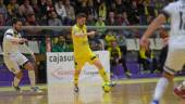 JUGADA. Jordi Campoy realiza una acción en el partido jugado en La Salobreja ante el Santa Coloma.